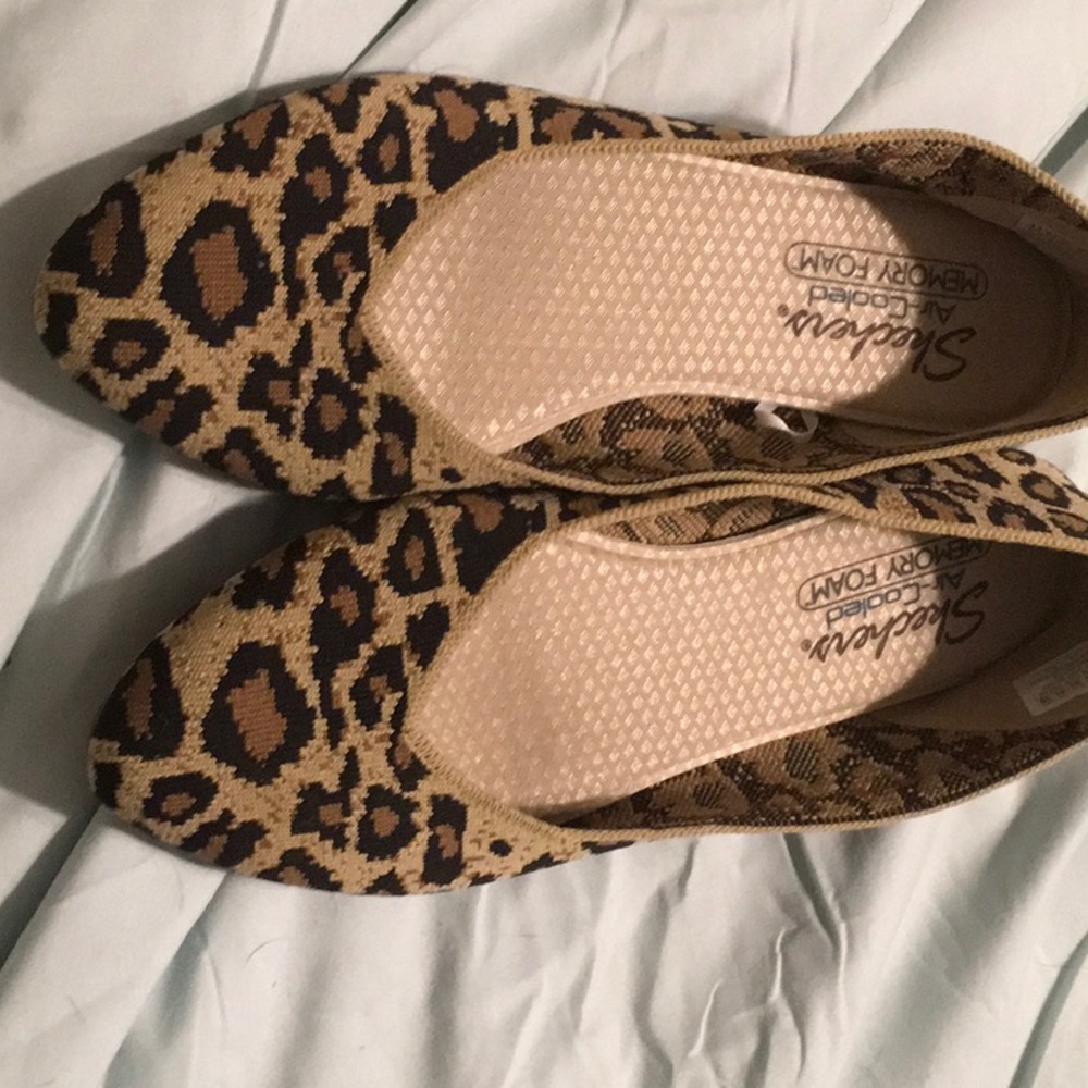 Leopard print flats -worn twice!